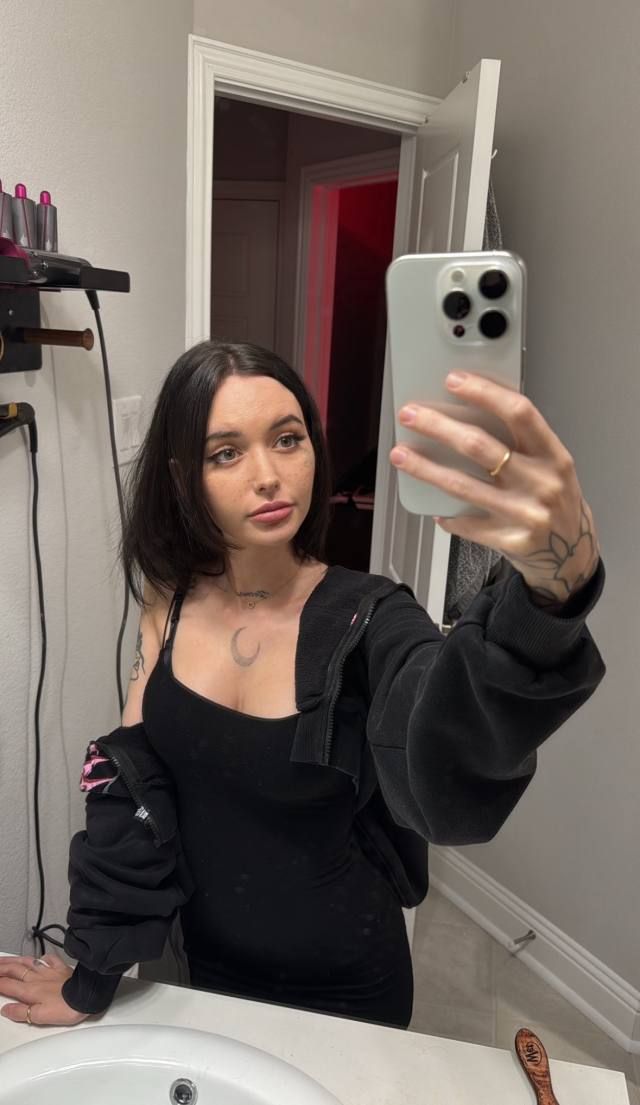 DOWN TO FUCK💦🥹 - Image 2